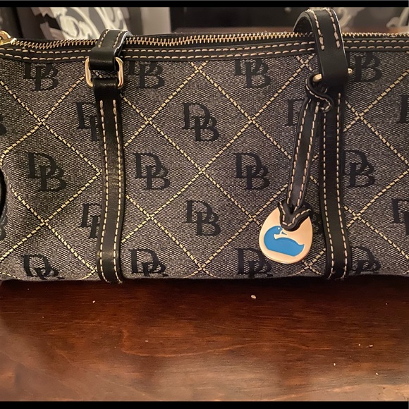 Dooney & Bourke Handbags - Dooney and bourke black barrel bag